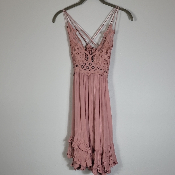 Free People Adella Slip Mini Dress Size XS Pink Smocked Lace Fairy Boho Lace - Picture 2 of 16